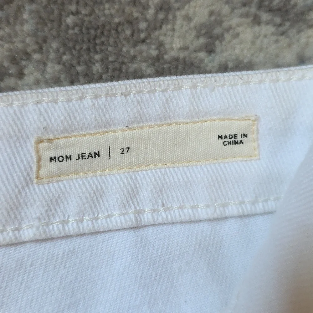 Pacsun Women's Size 27 Distressed White Straight Leg 100% Cotton‎ Mom Jean